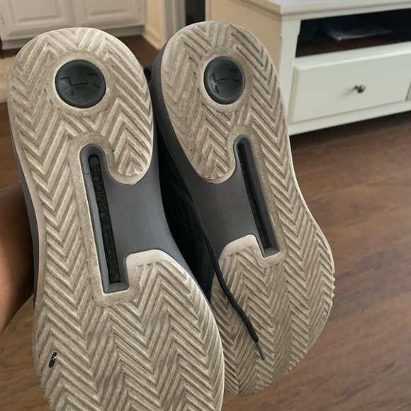 Under Armour size 12 cross trainer - Picture 2 of 3